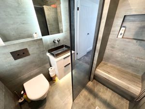 En Suite- click for photo gallery